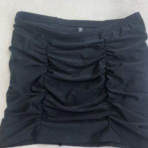 Torrid black ruched swim skirt